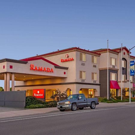 Ramada By Wyndham Marina Hotel Exterior photo