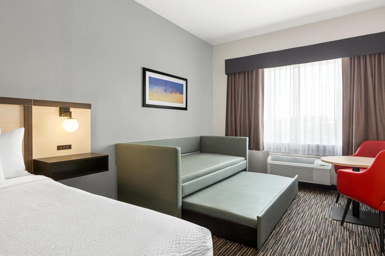 Ramada By Wyndham Marina Hotel Exterior photo