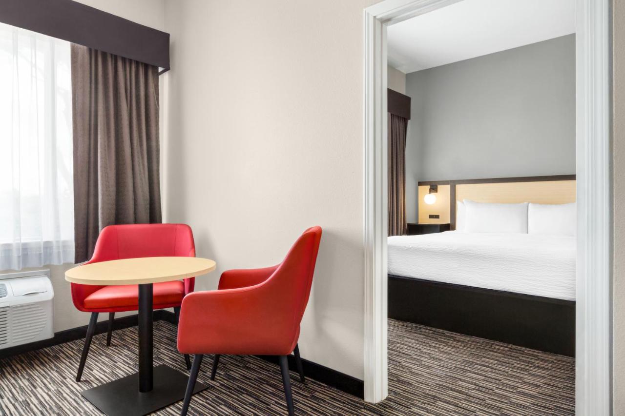Ramada By Wyndham Marina Hotel Exterior photo