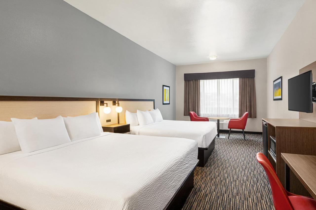 Ramada By Wyndham Marina Hotel Exterior photo