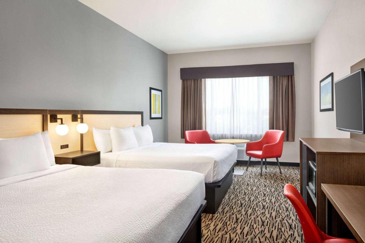 Ramada By Wyndham Marina Hotel Exterior photo