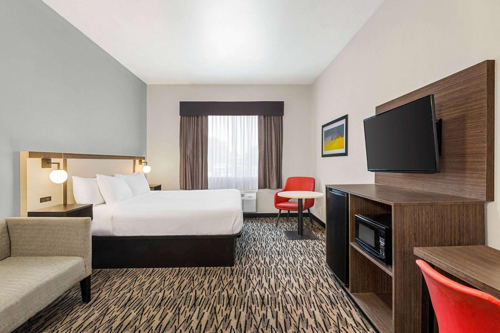 Ramada By Wyndham Marina Hotel Exterior photo