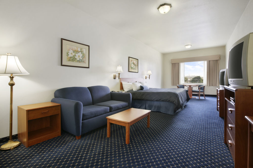Ramada By Wyndham Marina Hotel Exterior photo