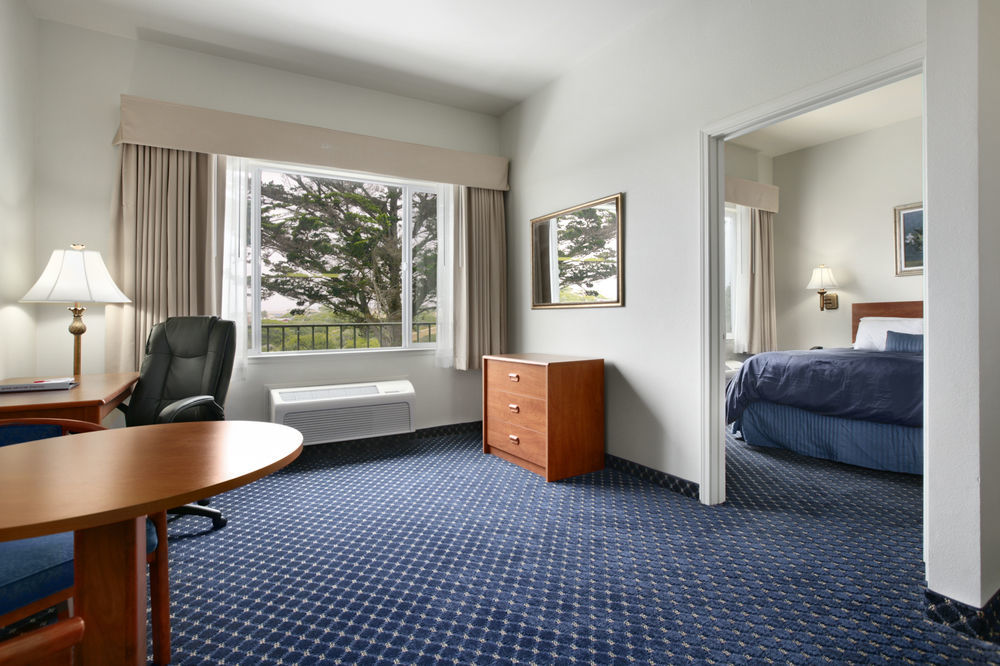Ramada By Wyndham Marina Hotel Exterior photo