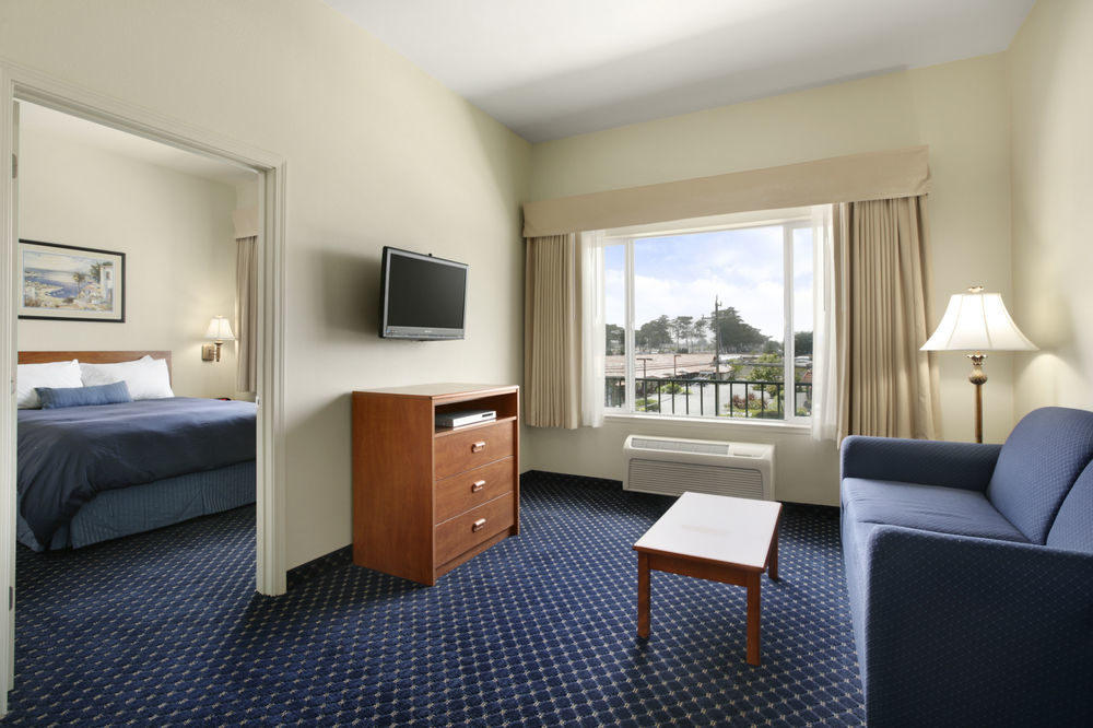 Ramada By Wyndham Marina Hotel Exterior photo
