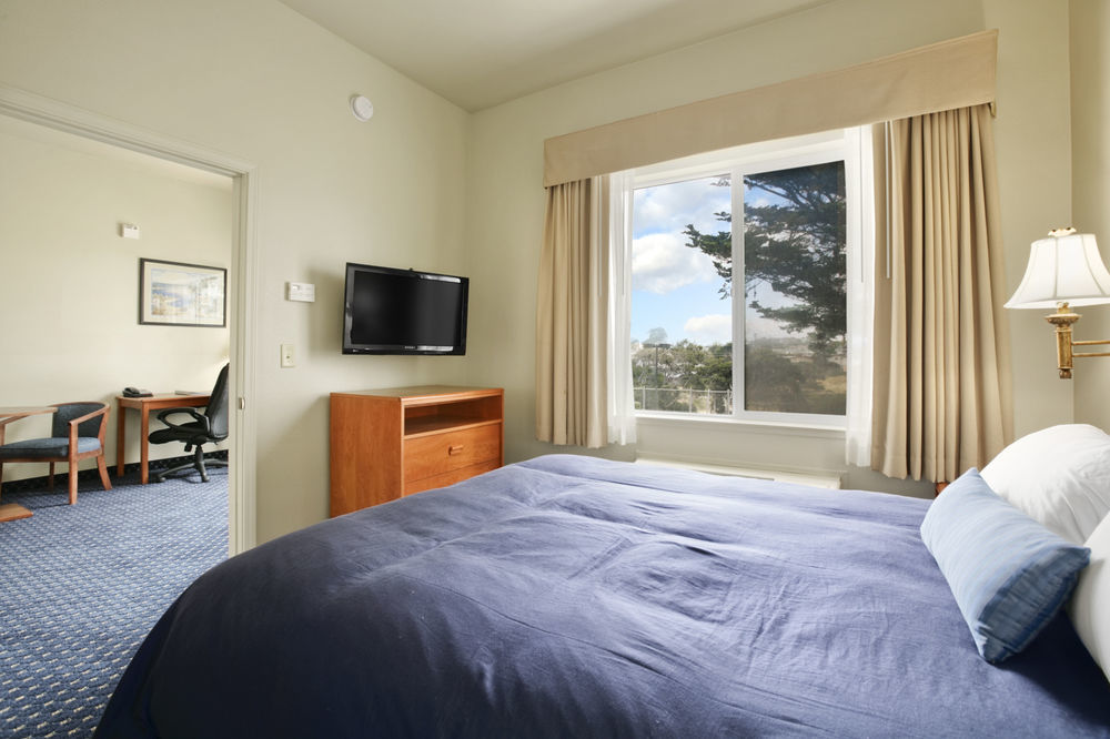 Ramada By Wyndham Marina Hotel Exterior photo